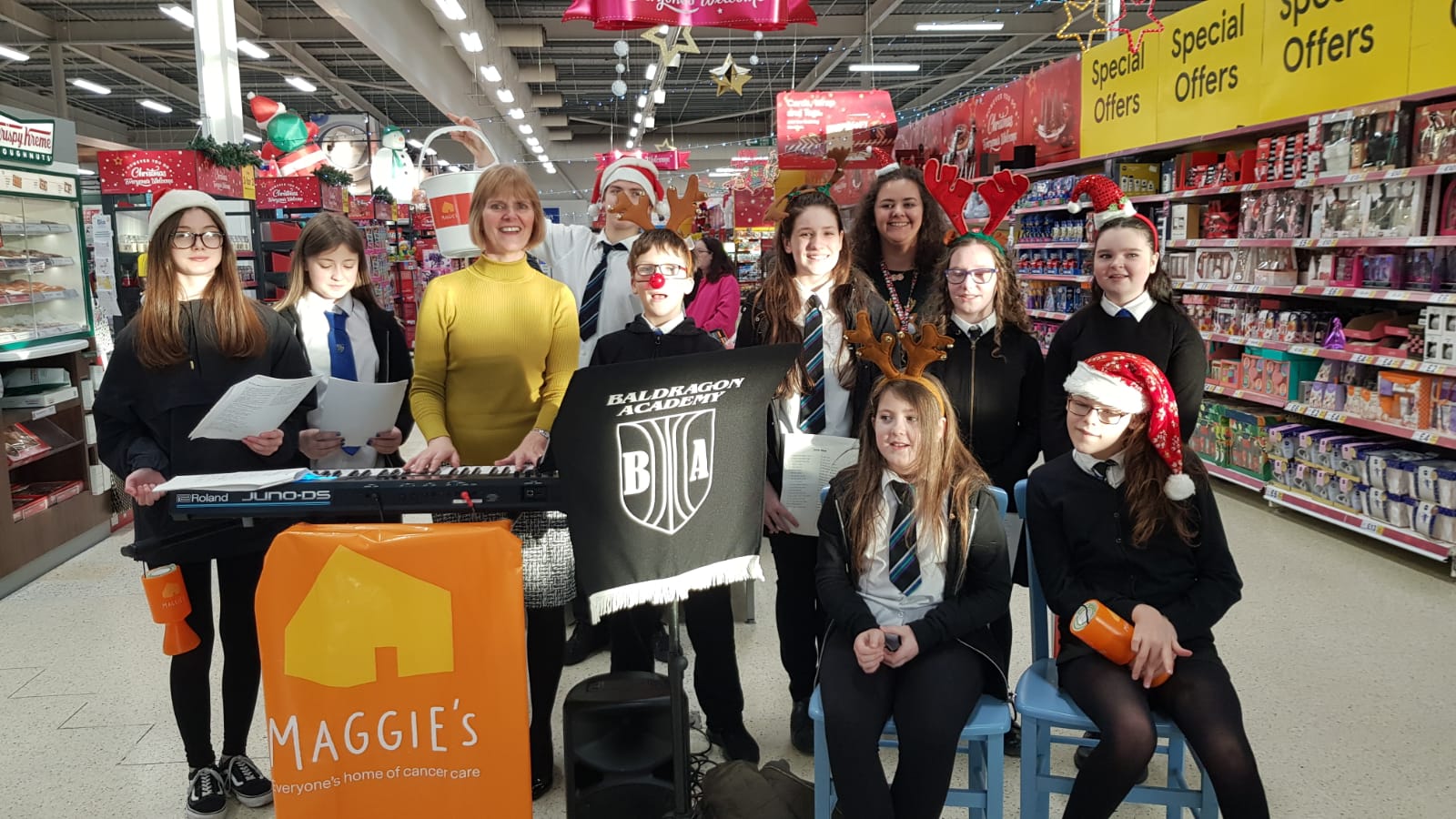 Carol singing for Maggies, Dundee